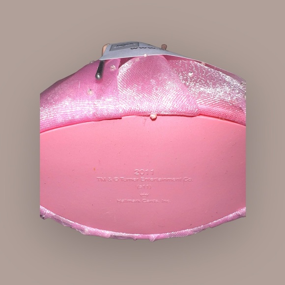 Enchanting 2011 Hallmark Glinda the Good Witch Ornament - Wizard of Oz - Picture 7 of 7